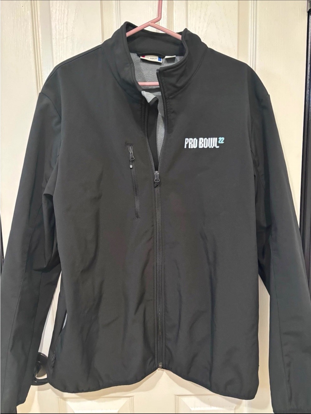 Clinique Black Pro Bowl '22 Performance Jacket